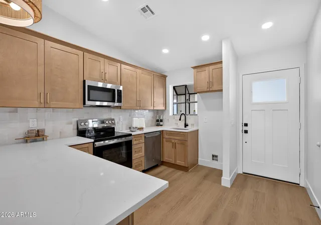 Photo 3 of Single family home for sale at 1500 N Sunview Pkwy #19, Gilbert, AZ 85234 | MLS# 7067080 | Listing updated on 2026-09-18