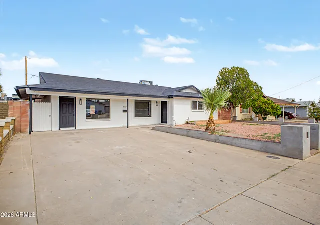 2nd image of 5207 N 39th Dr, Phoenix, AZ 85019 | MLS# 7067477