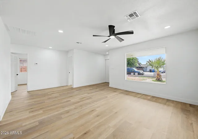 5th image of 5207 N 39Th Dr, Phoenix, AZ 85019 | MLS# 7067477