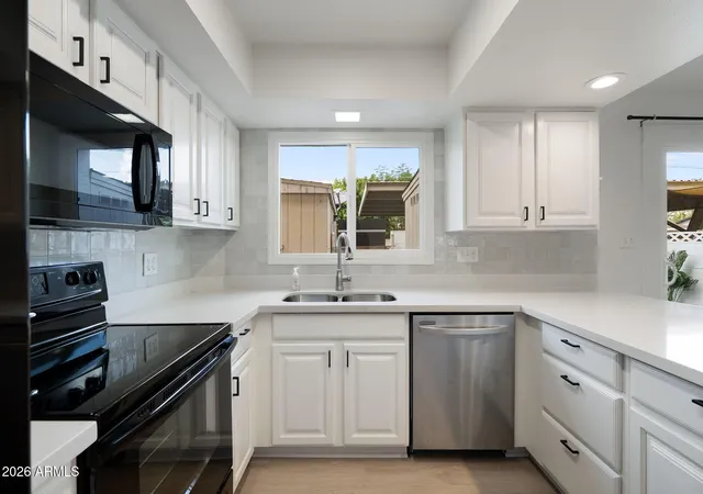 Photo 4 of Townhouse for sale at 8548 E Mcdonald Dr, Scottsdale, AZ 85250 | MLS# 7067632 | Listing updated on 2026-09-16