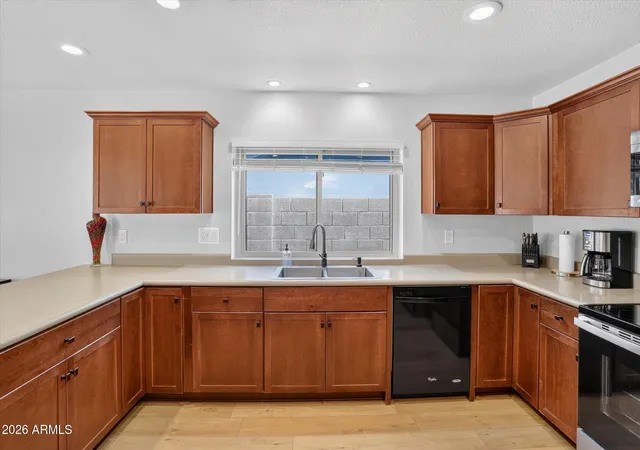 Photo 4 of Single family home for sale at 10614 N 65Th Ave, Glendale, AZ 85304 | MLS# 7068059 | Listing updated on 2026-10-23