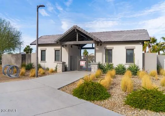 Photo 3 of Sale Pending at 8840 W Colter St, Glendale, AZ 85305 | MLS# 7067766 | Listing updated on 2026-09-11