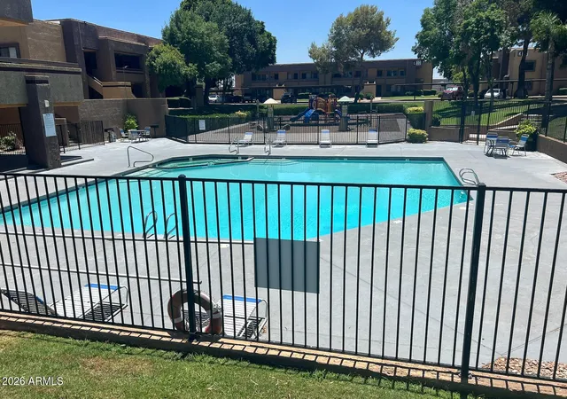 4th image of 3601 W Tierra Buena Ln, Phoenix, AZ 85053