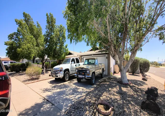 Photo 2 of Sale Pending at 5243 W El Caminito Dr, Glendale, AZ 85302 | MLS# 7068177 | Listing updated on 2026-09-10
