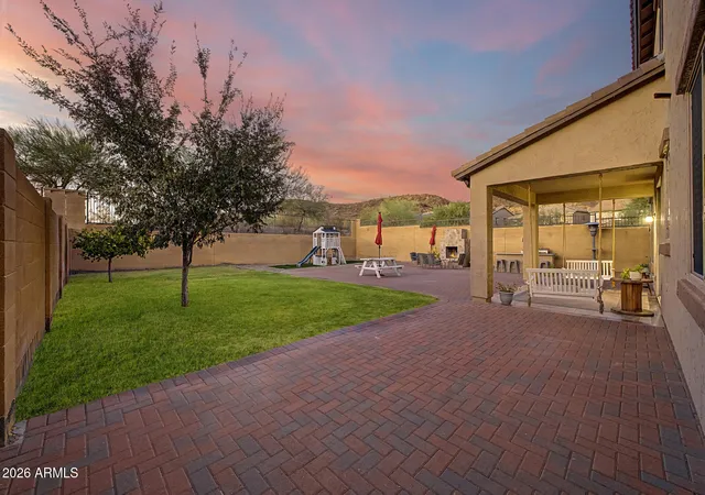Photo 3 of Sale Pending at 9102 W White Feather Ln, Peoria, AZ 85383 | MLS# 7068568 | Listing updated on 2026-09-10
