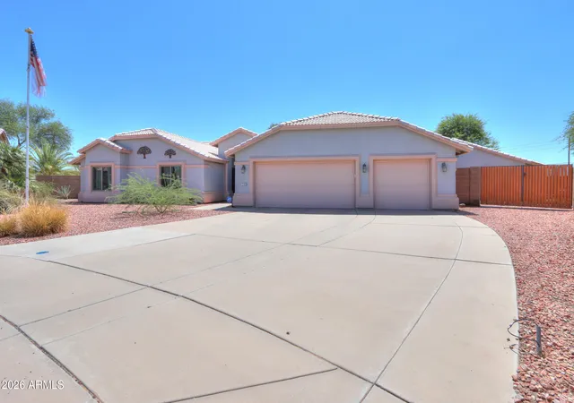 Photo 3 of Single family home for sale at 216 E Pebble Ct, Casa Grande, AZ 85122 | MLS# 7068299 | Listing updated on 2026-09-17