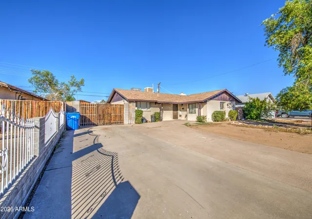 Photo 4 of Sale Pending at 5014 W Catalina Dr, Phoenix, AZ 85031 | MLS# 7068623 | Listing updated on 2026-08-24
