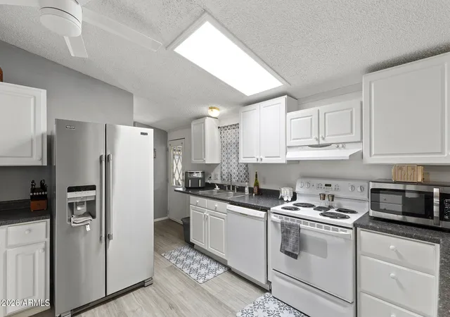 Photo 3 of Manufactured home for sale at 11275 N 99Th Ave #86, Peoria, AZ 85345 | MLS# 7070549 | Listing updated on 2026-09-15