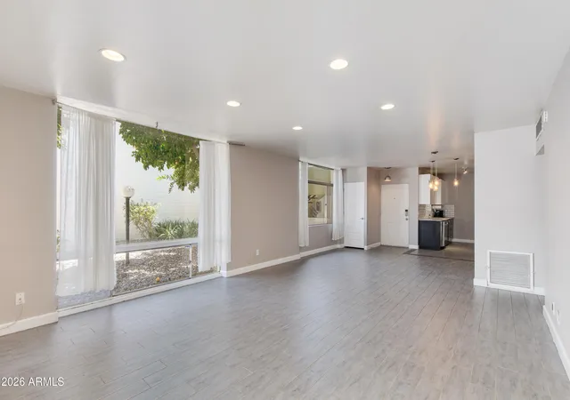 Listing Photo 5 - Condo for sale in building located at 102 W Maryland Ave, Phoenix, AZ 85013 - Unit #C1