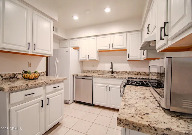 Listing Photo 4 - Condo for sale in building located at 303 N Miller Rd, Scottsdale, AZ 85257 - Unit #2018