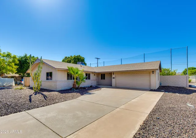 2nd image of 2801 E Mercer Ln, Phoenix, AZ 85028 | MLS# 7068667