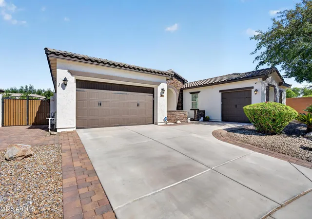 Photo 3 of Single family home for sale at 1481 S Carriage Ln, Chandler, AZ 85286 | MLS# 7069255 | Listing updated on 2026-08-21