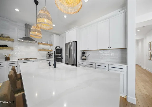 Photo 3 of Single family home for sale at 7512 W Odeum Ln, Phoenix, AZ 85043 | MLS# 7070018 | Listing updated on 2026-10-02
