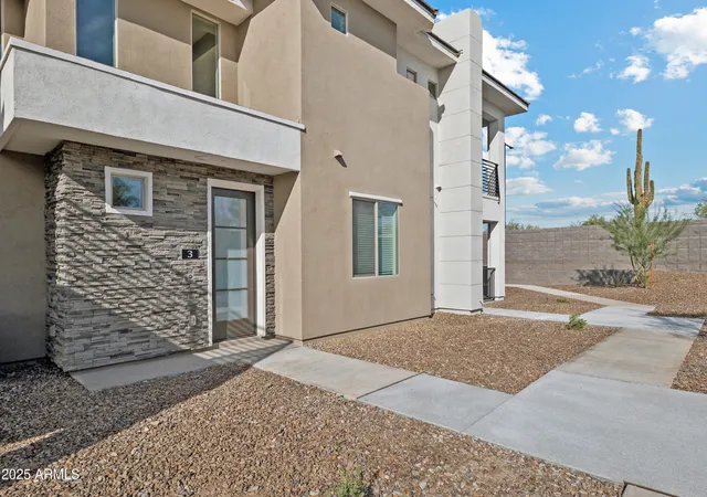 Photo 3 of Townhouse for sale at 2121 W Sonoran Desert Dr #3, Phoenix, AZ 85085 | MLS# 7068870 | Listing updated on 2026-10-01