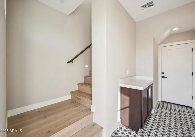 Listing Photo 5 - Condo for sale in building located at 2121 W Sonoran Desert Dr, Phoenix, AZ 85085 - Unit #3