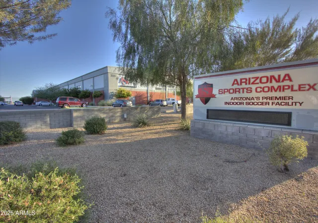 2nd image of 2121 W Sonoran Desert Dr, Phoenix, AZ 85085
