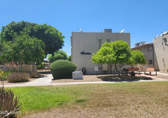 2nd image of 815 N Hayden Rd, Scottsdale, AZ 85257