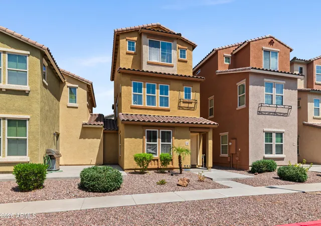 Photo 3 of Townhouse for sale at 7780 W Bonitos Dr, Phoenix, AZ 85035 | MLS# 7071380 | Listing updated on 2026-08-31
