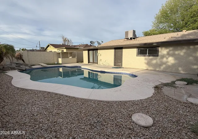 Photo 1 of Single family home for sale at 20 S Catalina St, Gilbert, AZ 85233 | MLS# 7069762 | Listing updated on 2026-09-16