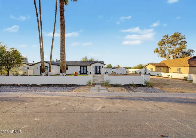 1st image of 720 E Desert Ln, Phoenix, AZ 85042 | MLS# 7070033
