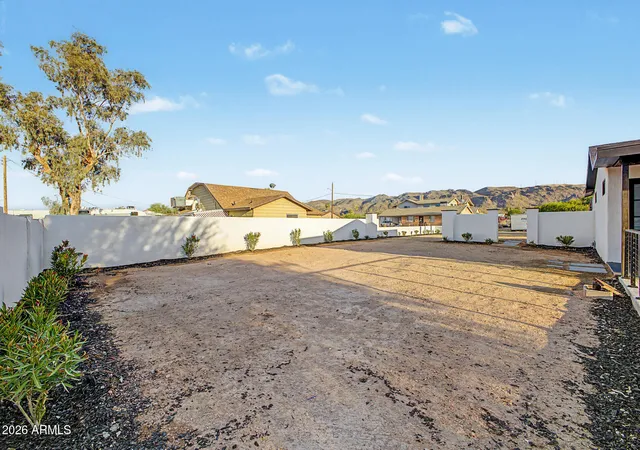39th image of 720 E Desert Ln, Phoenix, AZ 85042 | MLS# 7070033