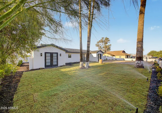 5th image of 720 E Desert Ln, Phoenix, AZ 85042 | MLS# 7070033