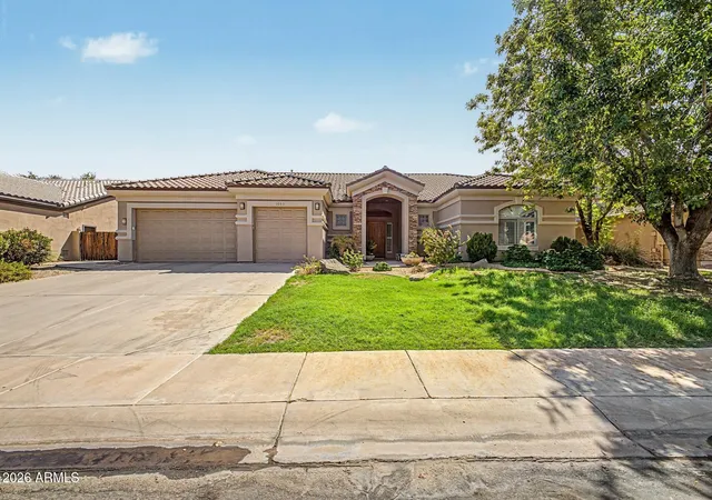 Photo 1 of Single family home for sale at 1095 N Jamaica Ct, Gilbert, AZ 85234 | MLS# 7069620 | Listing updated on 2026-09-09