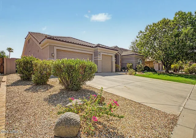 Photo 3 of Single family home for sale at 1095 N Jamaica Ct, Gilbert, AZ 85234 | MLS# 7069620 | Listing updated on 2026-09-09
