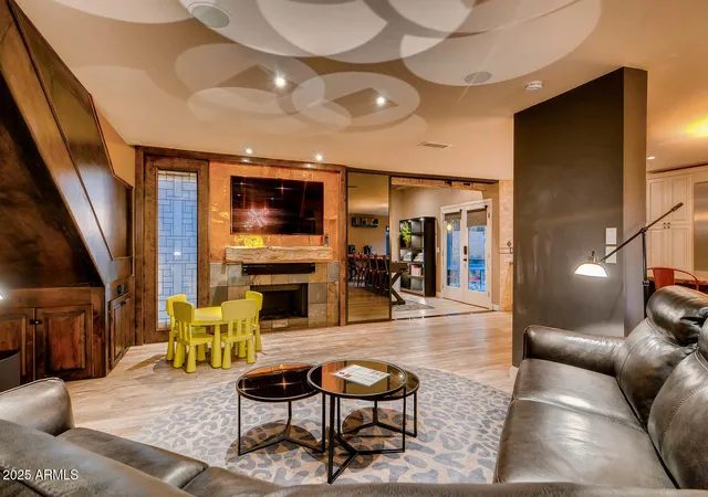 Photo 3 of Sale Pending at 6521 E Beverly Ln, Scottsdale, AZ 85254 | MLS# 7070804 | Listing updated on 2026-10-06