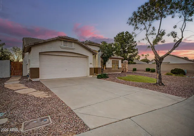 Photo 2 of Sale Pending at 576 S Moorea Dr, Gilbert, AZ 85296 | MLS# 7071376 | Listing updated on 2026-09-01