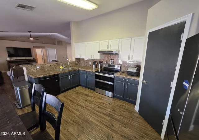 Photo 4 of Sale Pending at 3000 E Tulsa St, Gilbert, AZ 85295 | MLS# 7069910 | Listing updated on 2026-09-11
