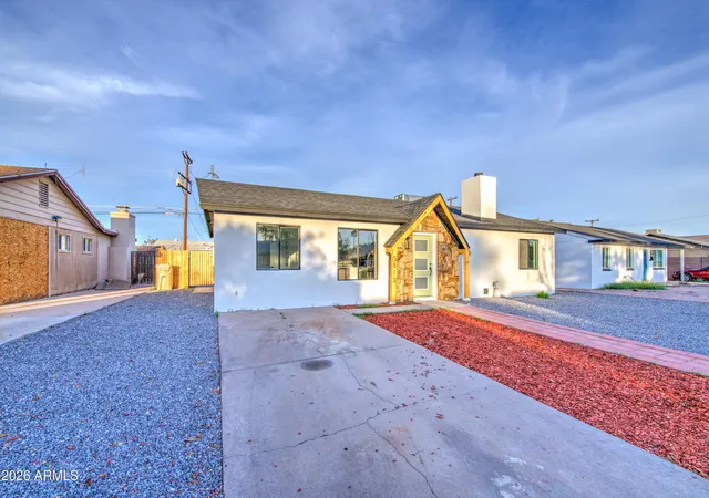 Photo 4 of Sale Pending at 5613 N 63Rd Dr, Glendale, AZ 85301 | MLS# 7069823 | Listing updated on 2026-09-26