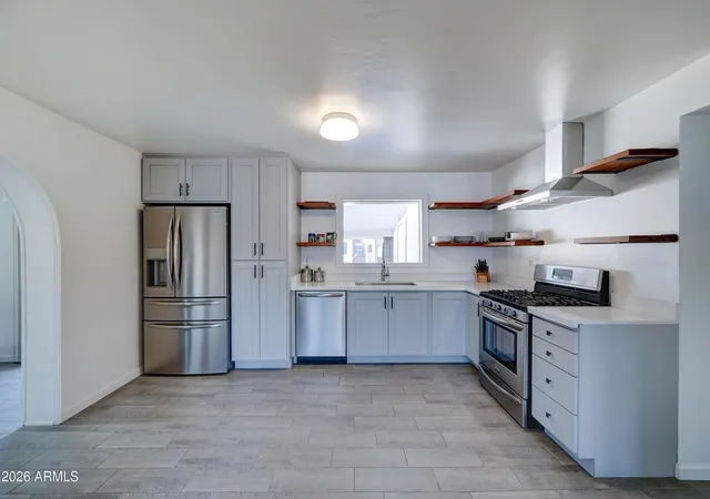 Photo 2 of Sale Pending at 1124 W Cochise Dr, Phoenix, AZ 85021 | MLS# 7071871 | Listing updated on 2026-09-09