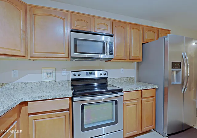 Photo 4 of Sale Pending at 3721 W Calavar Rd, Phoenix, AZ 85053 | MLS# 7070172 | Listing updated on 2026-09-09