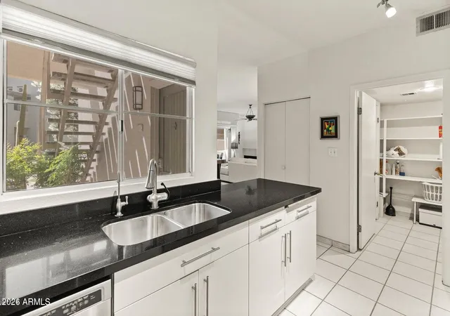 Listing Photo 5 - Condo for sale in building located at 11333 N 92Nd St, Scottsdale, AZ 85260 - Unit #1021