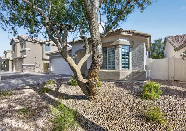 3rd image of 1715 E Branham Ln, Phoenix, AZ 85042 | MLS# 7070026