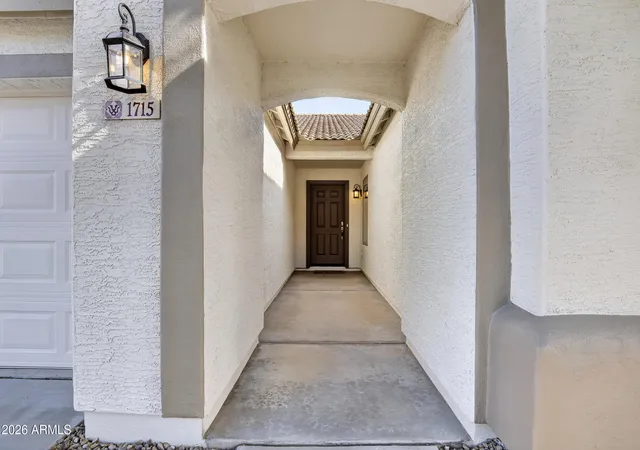 4th image of 1715 E Branham Ln, Phoenix, AZ 85042 | MLS# 7070026