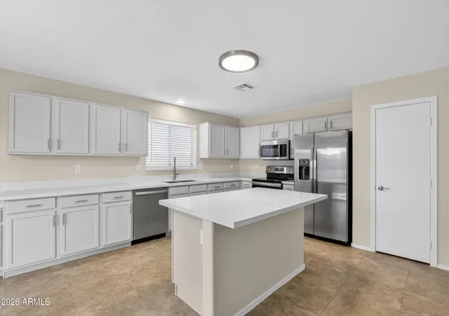 5th image of 1715 E Branham Ln, Phoenix, AZ 85042 | MLS# 7070026