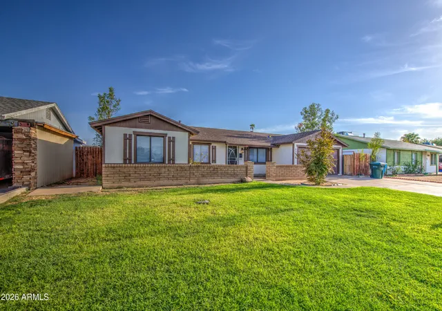 Photo 3 of Sale Pending at 6321 W Palm Ln, Phoenix, AZ 85035 | MLS# 7070304 | Listing updated on 2026-09-18