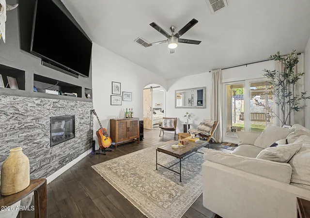 Photo 2 of Single family home for sale at 4640 N 77th Dr, Phoenix, AZ 85033 | MLS# 7070541 | Listing updated on 2026-09-09