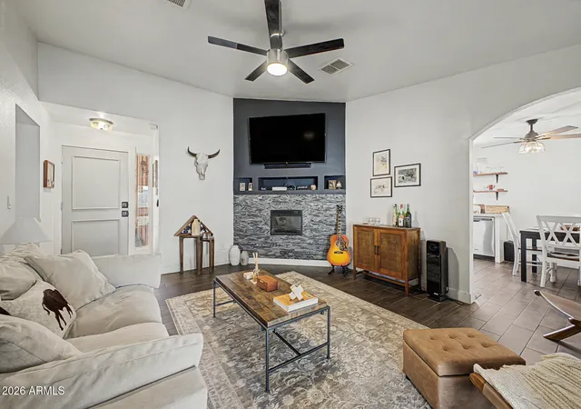 Photo 3 of Single family home for sale at 4640 N 77th Dr, Phoenix, AZ 85033 | MLS# 7070541 | Listing updated on 2026-09-09