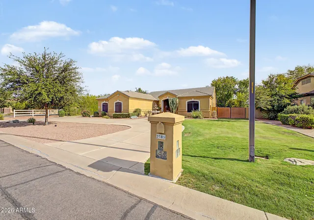 Photo 2 of Sale Pending at 2089 E Park Ave, Gilbert, AZ 85234 | MLS# 7070637 | Listing updated on 2026-09-17