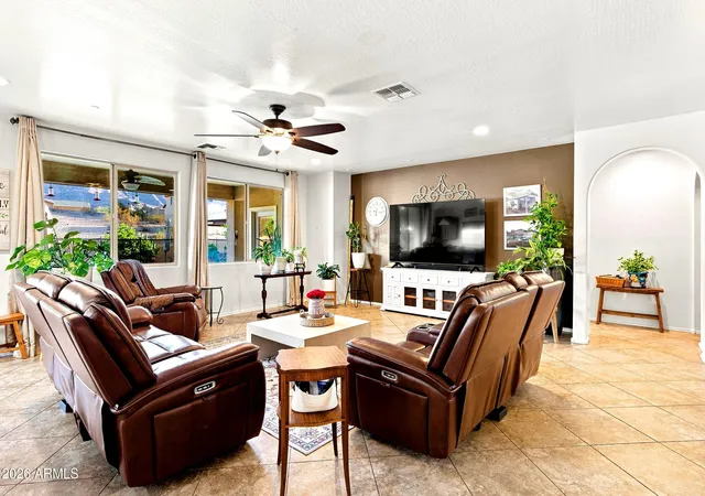 5th image of 2429 W Hayduk Rd, Phoenix, AZ 85041 | MLS# 7070143