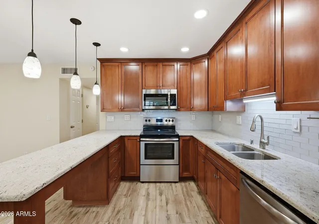 Photo 4 of House for sale at 5525 E Thomas Rd #C2, Phoenix, AZ 85018 | MLS# 7070316 | Listing updated on 2026-08-23