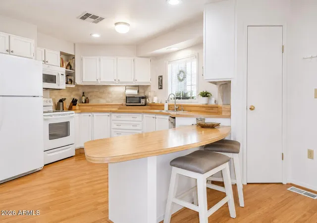 Photo 4 of Manufactured home for sale at 6770 W State Rte 89a #5, Sedona, AZ 86336 | MLS# 7073494 | Listing updated on 2026-09-01