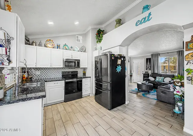 Photo 3 of Single family home for sale at 2621 N 50th Ln, Phoenix, AZ 85035 | MLS# 7070853 | Listing updated on 2026-09-14