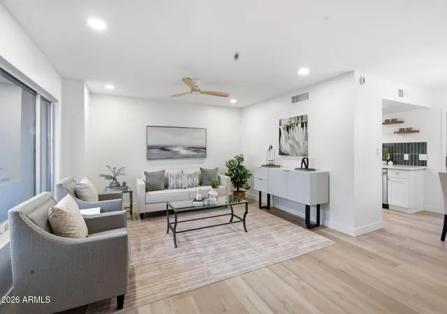 Photo 4 of Townhouse for sale at 8028 N 48Th Ave, Glendale, AZ 85302 | MLS# 7070322 | Listing updated on 2026-10-06