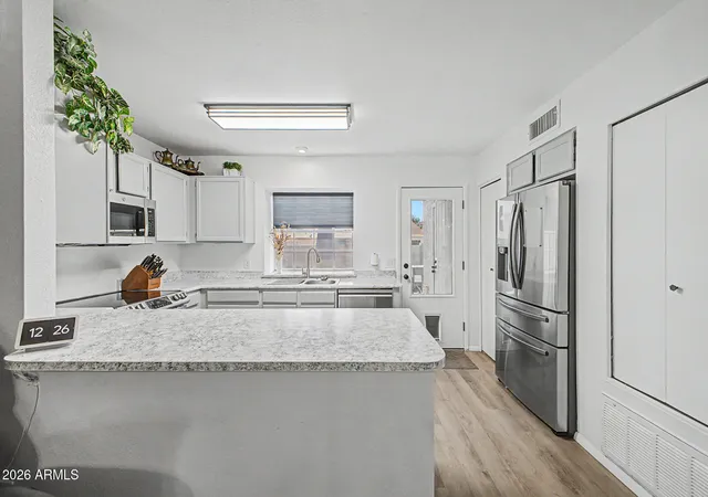 Listing Photo 4 - Condo for sale in building located at 8111 W Wacker Rd, Peoria, AZ 85381 - Unit #32