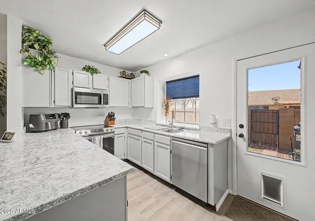 Listing Photo 3 - Condo for sale in building located at 8111 W Wacker Rd, Peoria, AZ 85381 - Unit #32