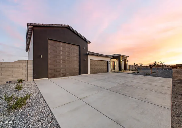 Photo 4 of Single family home for sale at 24025 W Beacon Ln, Wittmann, AZ 85361 | MLS# 7070524 | Listing updated on 2026-08-31